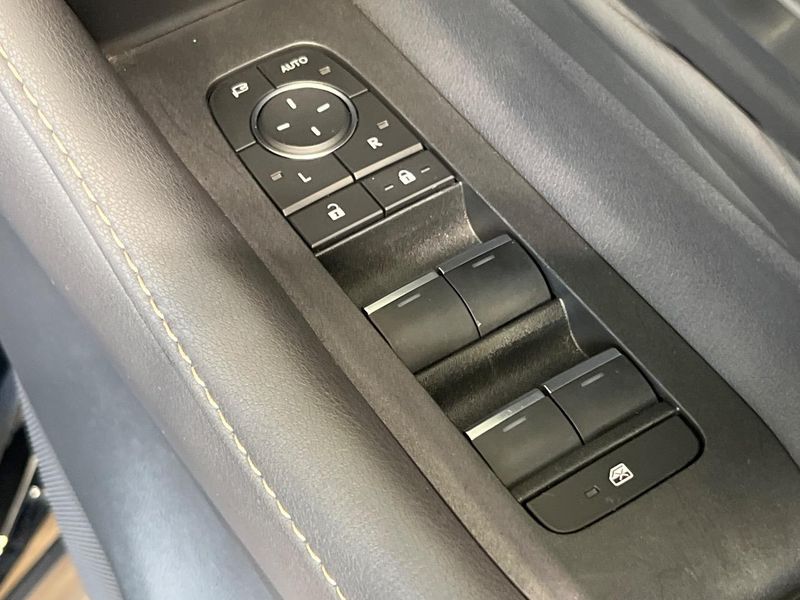 2023 Toyota Vellfire Hybrid 6AA-AAHH40W (UW-6aa8b59e8beb4)[13]
