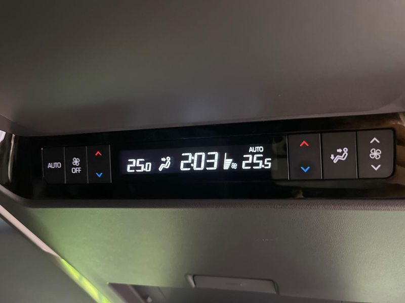 2023 Toyota Vellfire Hybrid 6AA-AAHH40W (UW-6aa8b59e8beb4)[20]