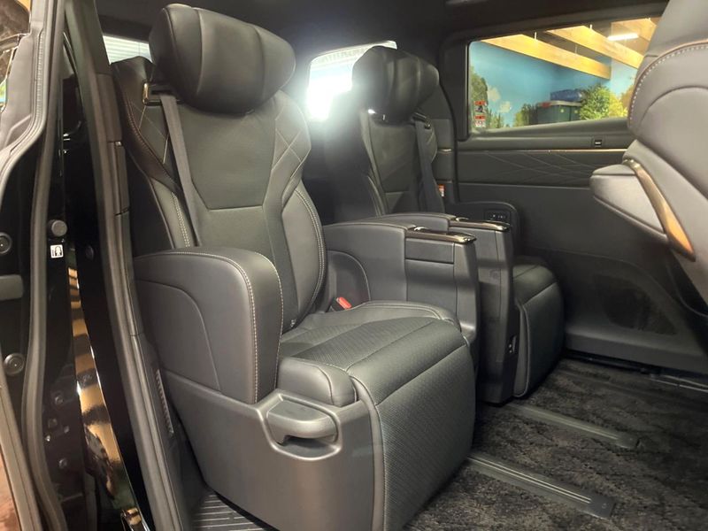 2025 Toyota Vellfire Hybrid 6AA-AAHH40W (UW-6aa8b5a5ae85d)[17]