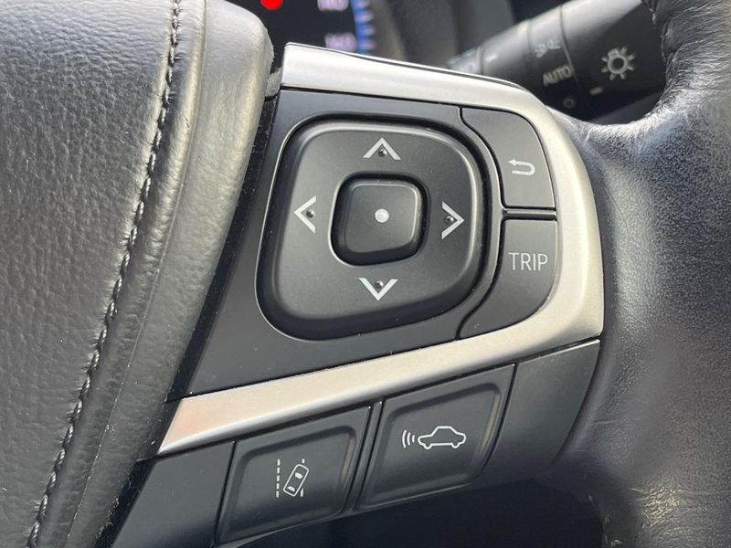 2014 Toyota Harrier Hybrid DAA-AVU65W (UW-6aa8b5e597766)[17]