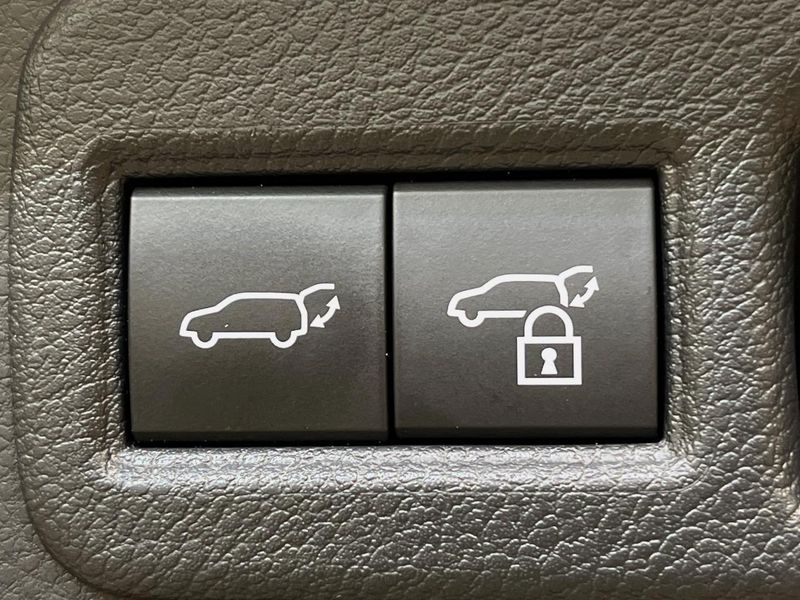 2021 Toyota Harrier Hybrid 6AA-AXUH85 (UW-6aa8b60206bd2)[9]