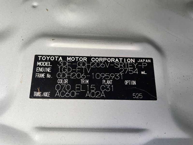 2023 Toyota Hiace Van 3DF-GDH206V (UW-6aa8b6a311dc7)[1]