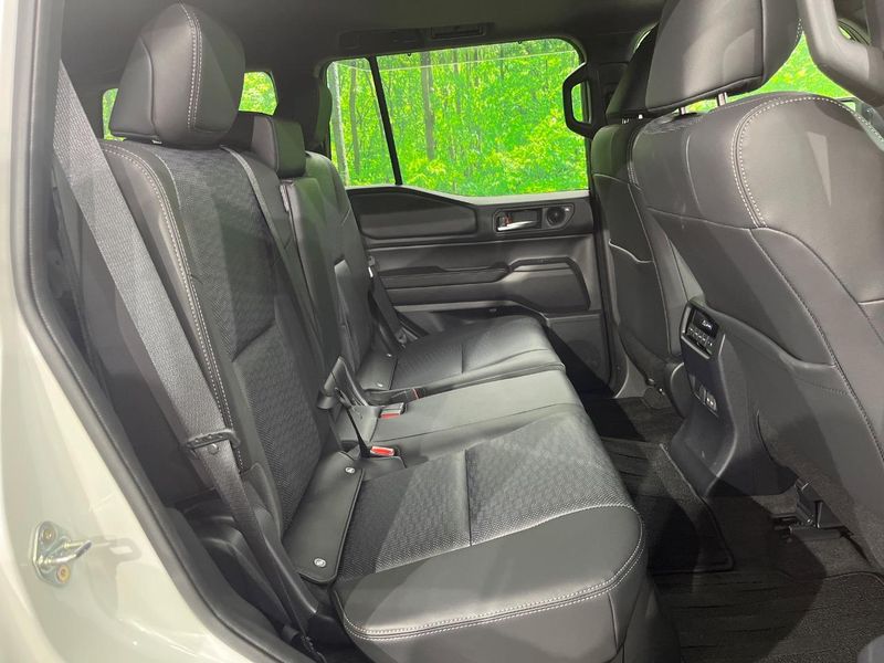 2025 Toyota Land Cruiser 250 3DA-GDJ250W (UW-6aa8b6a7aaa26)[27]