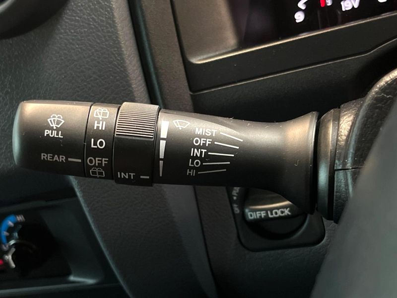 2025 Toyota Land Cruiser 70 3DA-GDJ76W (UW-6aa8b6a97561c)[28]