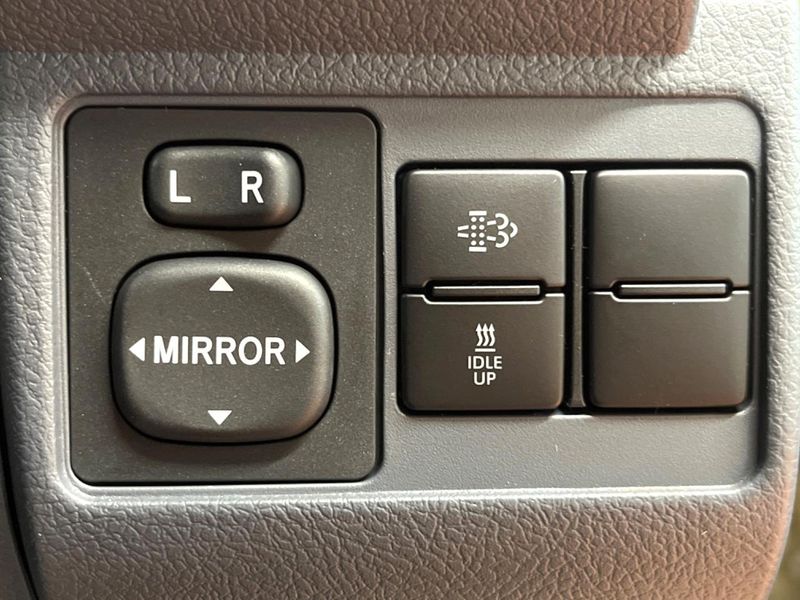 2025 Toyota Land Cruiser 70 3DA-GDJ76W (UW-6aa8b6aa1b267)[21]