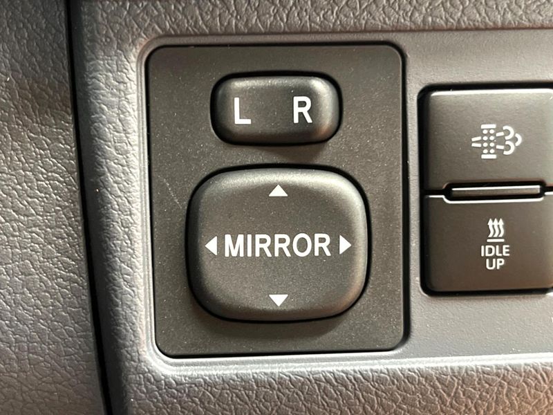 2025 Toyota Land Cruiser 70 3DA-GDJ76W (UW-6aa8b6aa1b267)[22]