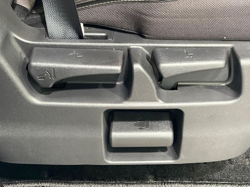 2017 Nissan Serena DAA-GFC27 (UW-6aa8b6aeedf1b)[17]