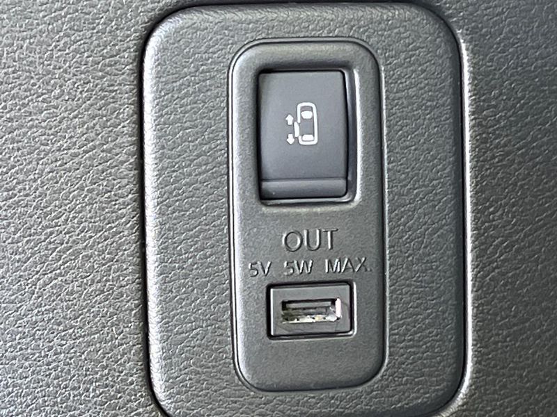 2017 Nissan Serena DAA-GFC27 (UW-6aa8b6aeedf1b)[8]