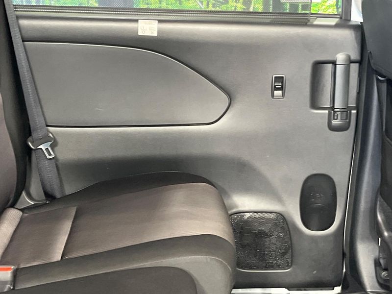 2017 Nissan Serena DAA-GFC27 (UW-6aa8b6aeedf1b)[18]