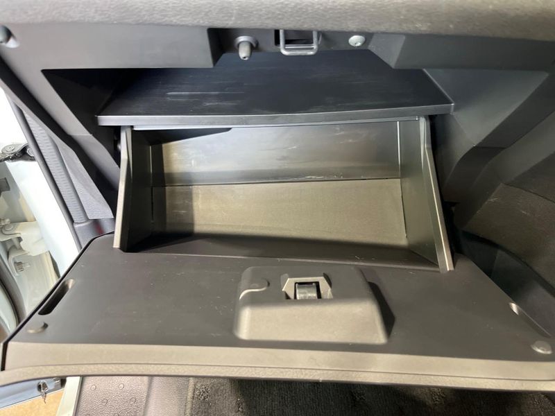 2017 Nissan Serena DAA-GFC27 (UW-6aa8b6aeedf1b)[25]