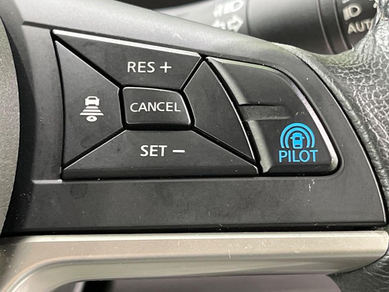2017 Nissan Serena DAA-GFNC27 (UW-6aa8b6bc194cc)[18]