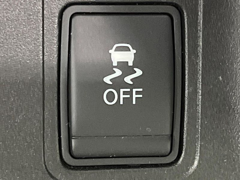 2017 Nissan Serena DAA-GFNC27 (UW-6aa8b6bc194cc)[22]