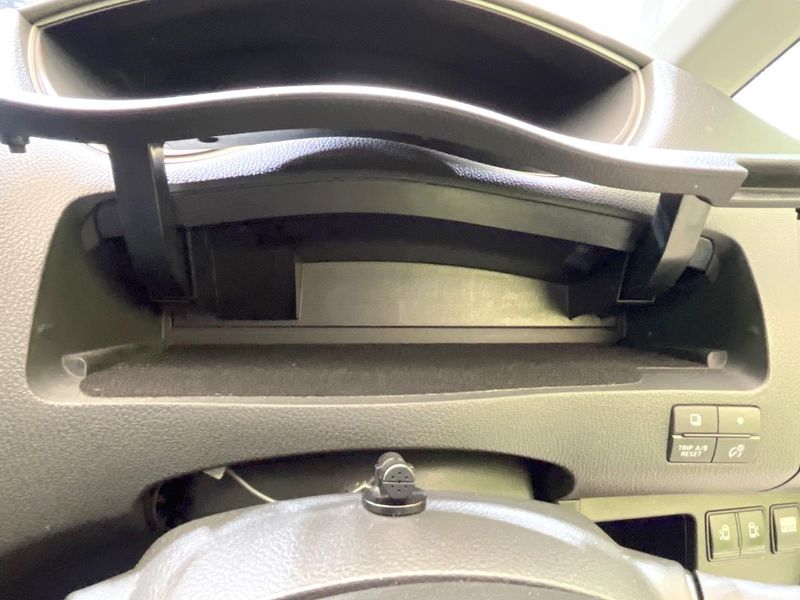 2013 Nissan Serena DAA-HFC26 (UW-6aa8b7081e200)[19]