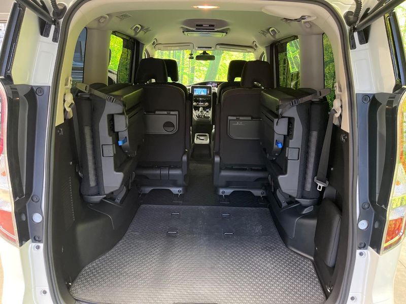 2019 Nissan Serena DAA-HFC27 (UW-6aa8b70e1f269)[11]