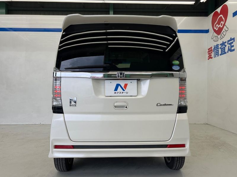 2015 Honda N-BOX CUSTOM DBA-JF1 (UW-6aa8b73698bc7)[17]