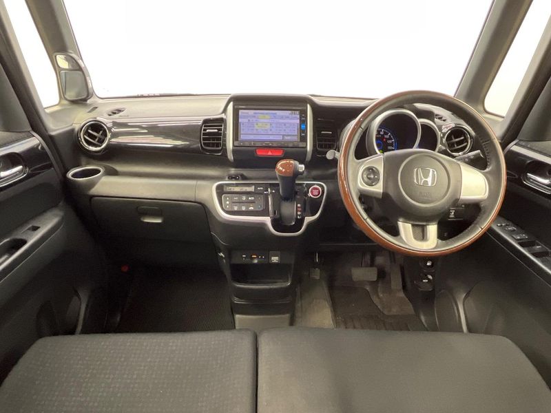 2015 Honda N-BOX CUSTOM DBA-JF1 (UW-6aa8b73698bc7)[28]