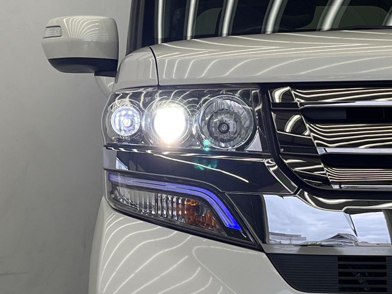2015 Honda N-BOX CUSTOM DBA-JF1 (UW-6aa8b73698bc7)[11]