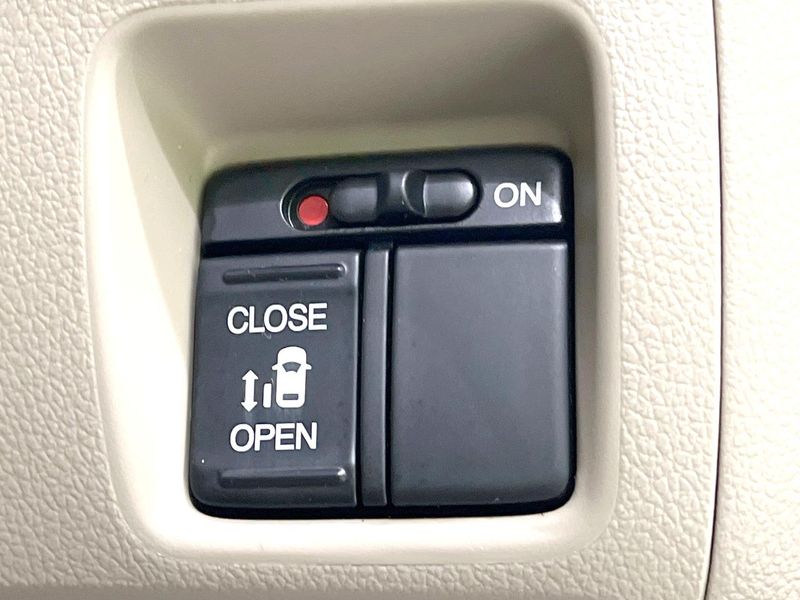2013 Honda N-BOX DBA-JF1 (UW-6aa8b73d29418)[28]