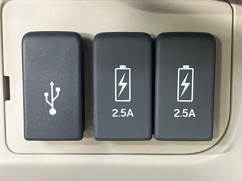 2017 Honda N-BOX DBA-JF3 (UW-6aa8b7411d587)[21]