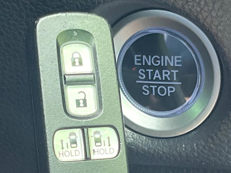 2018 Honda N-BOX CUSTOM DBA-JF3 (UW-6aa8b7449bda2)[15]