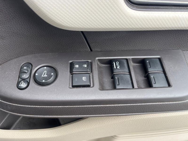 2018 Honda N-BOX DBA-JF3 (UW-6aa8b74f41ebd)[29]