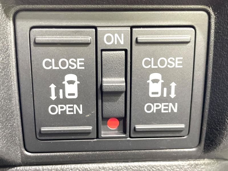 2023 Honda N-BOX CUSTOM 6BA-JF5 (UW-6aa8b76ea2a36)[23]