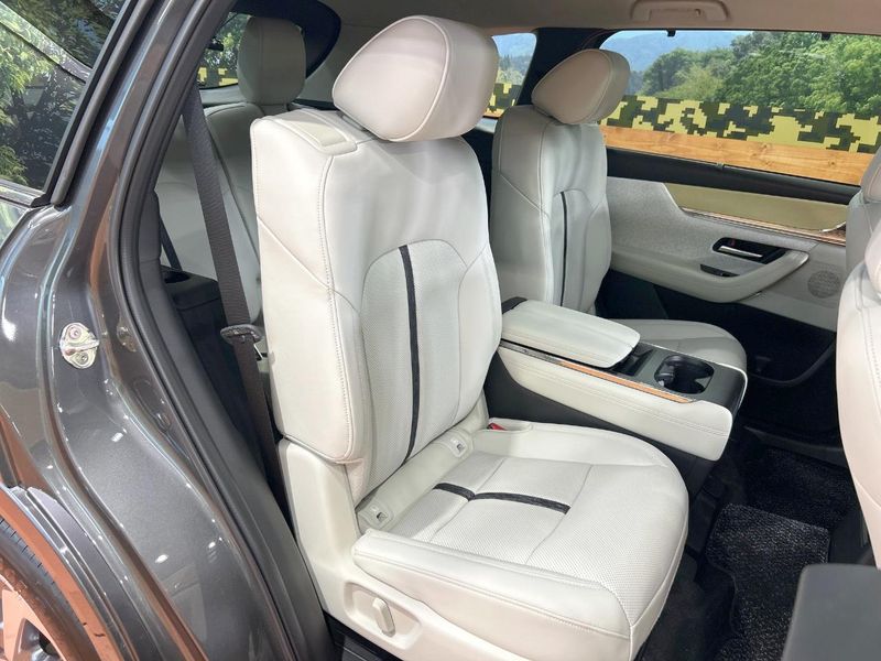 2024 Mazda CX-80 3CA-KL3R3P (UW-6aa8b7a6df518)[18]