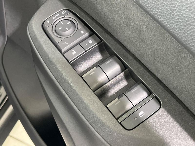 2025 Toyota Yaris Cross 5BA-MXPB10 (UW-6aa8b8a377f88)[29]