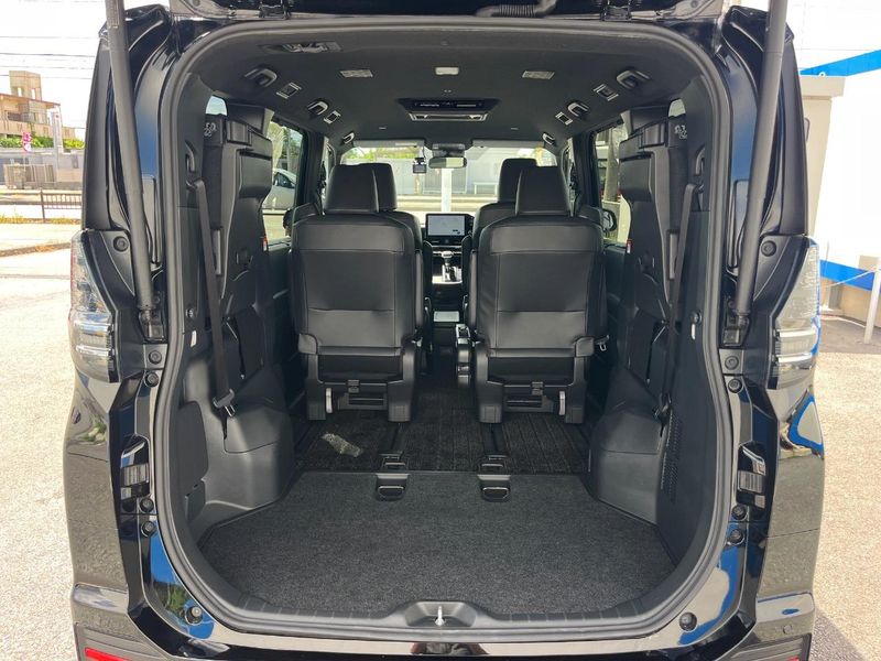 2024 Toyota Voxy 6BA-MZRA90W (UW-6aa8b8e6bddb2)[28]