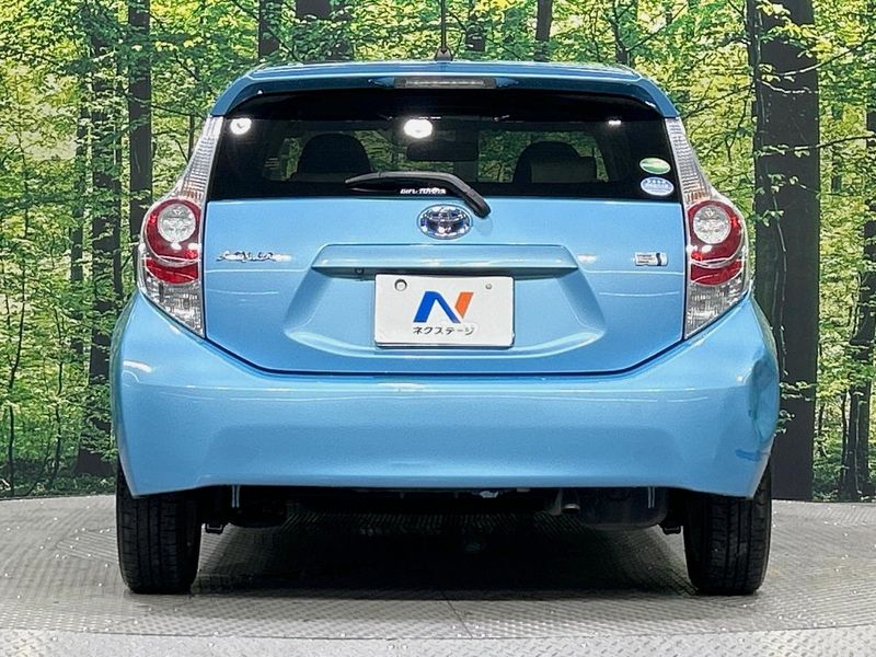 2012 Toyota Aqua DAA-NHP10 (UW-6aa8b8f1e4a24)[18]