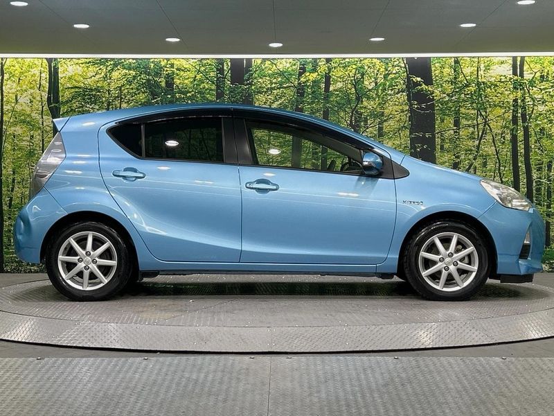 2012 Toyota Aqua DAA-NHP10 (UW-6aa8b8f1e4a24)[16]