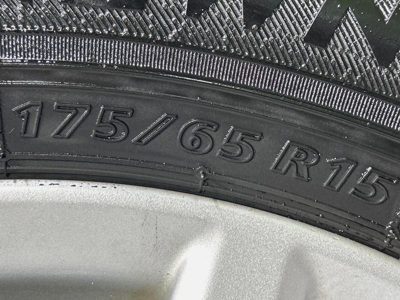2012 Toyota Aqua DAA-NHP10 (UW-6aa8b8f1e4a24)[6]
