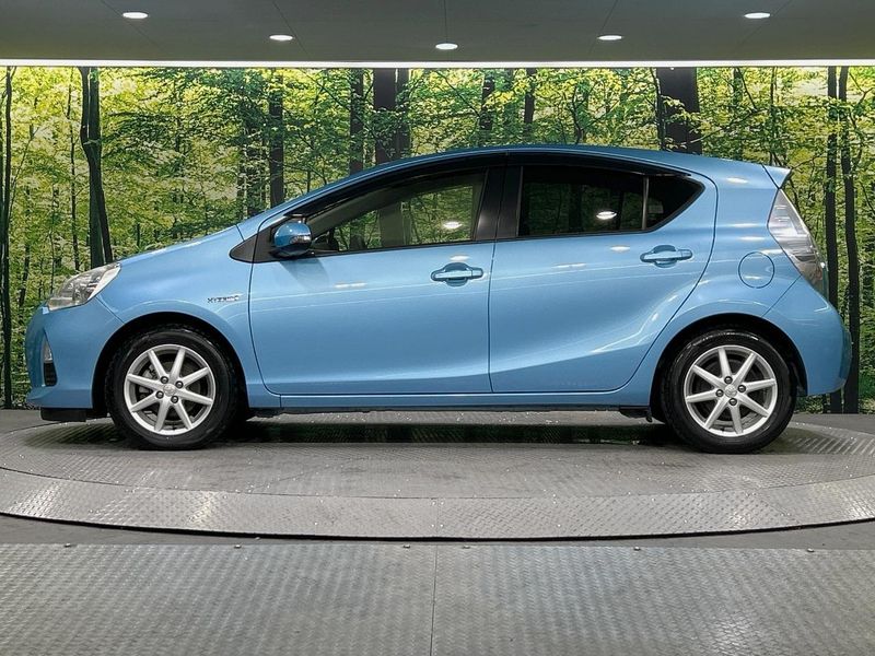 2012 Toyota Aqua DAA-NHP10 (UW-6aa8b8f1e4a24)[20]