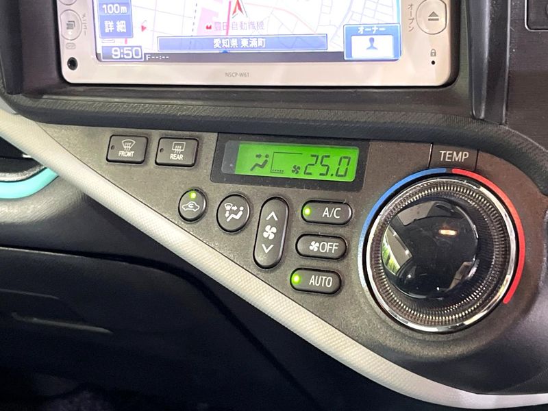 2012 Toyota Aqua DAA-NHP10 (UW-6aa8b8f1e6d10)[10]