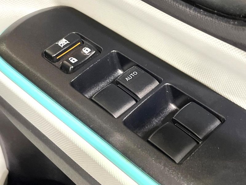2012 Toyota Aqua DAA-NHP10 (UW-6aa8b8f1e6d10)[20]