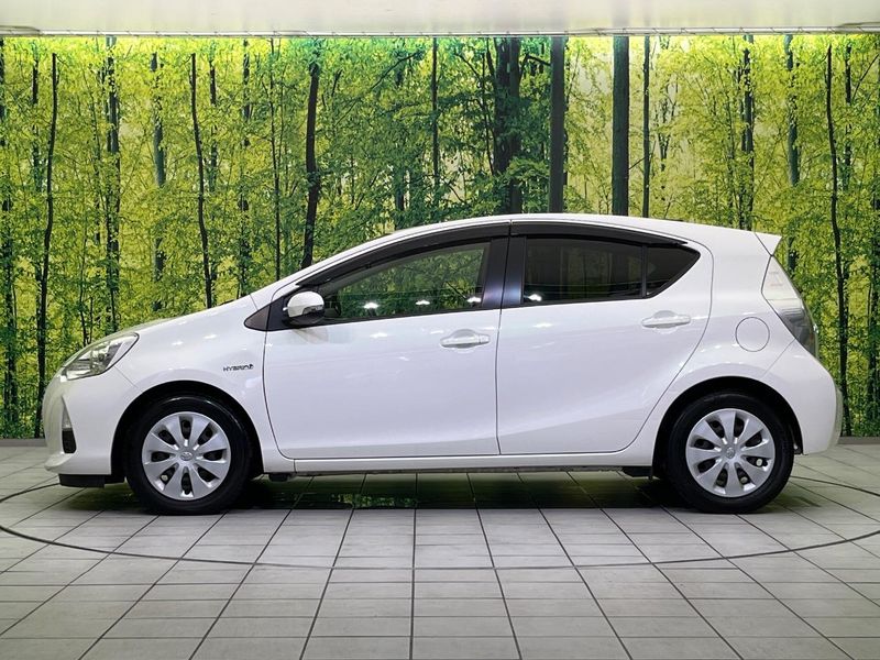 2012 Toyota Aqua DAA-NHP10 (UW-6aa8b8f2419af)[6]
