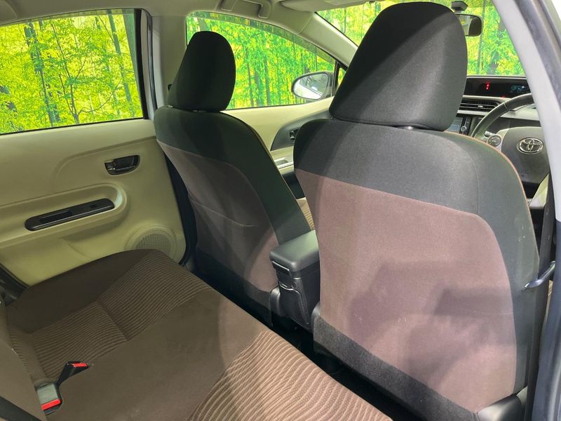 2012 Toyota Aqua DAA-NHP10 (UW-6aa8b8f2419af)[23]