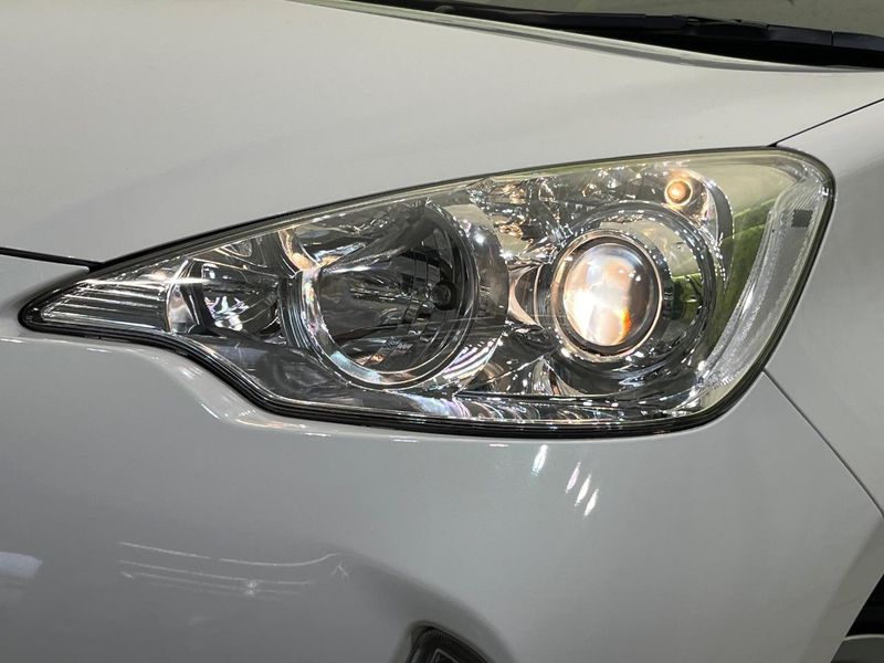 2012 Toyota Aqua DAA-NHP10 (UW-6aa8b8f2419af)[18]