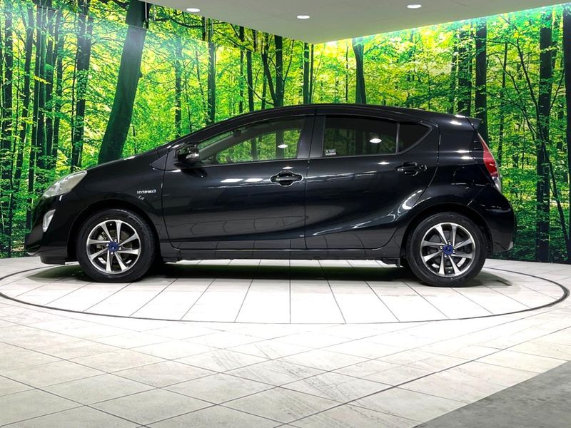 2016 Toyota Aqua DAA-NHP10 (UW-6aa8b8fc65f9f)[24]
