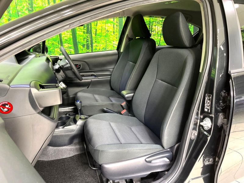 2016 Toyota Aqua DAA-NHP10 (UW-6aa8b8fc65f9f)[26]
