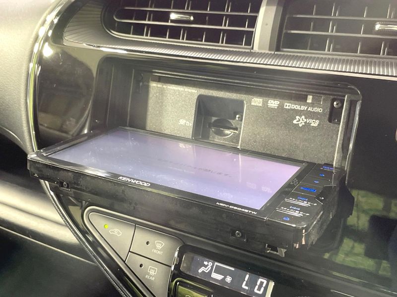 2017 Toyota Aqua DAA-NHP10 (UW-6aa8b8fd91a78)[16]