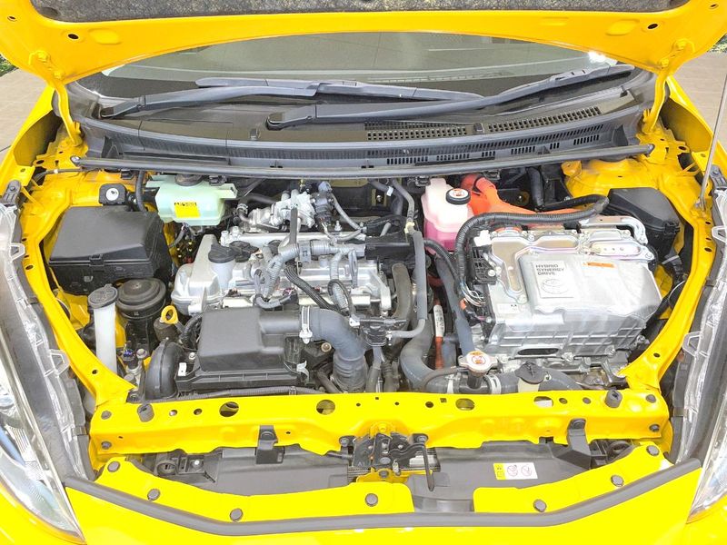 2018 Toyota Aqua DAA-NHP10H (UW-6aa8b9005f80a)[4]