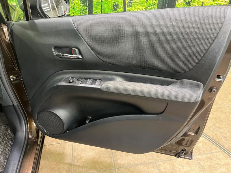 2017 Toyota Sienta DAA-NHP170G (UW-6aa8b9062f988)[12]