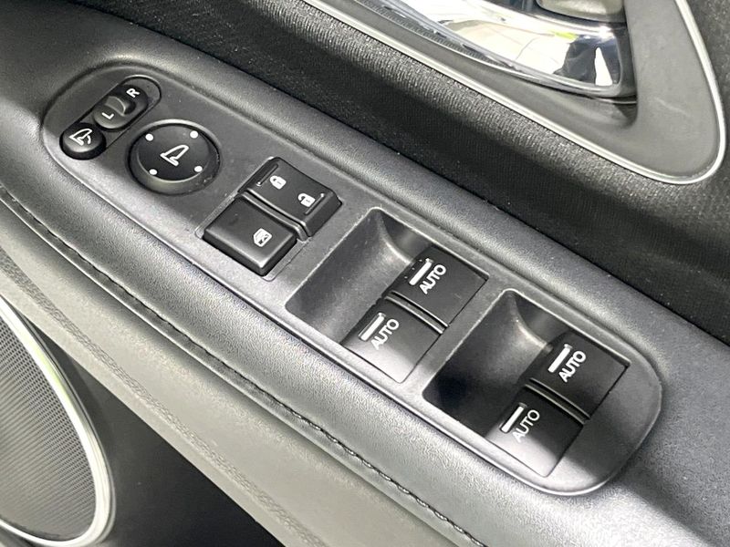 2016 Honda Vezel DAA-RU3 (UW-6aa8b931c1d16)[24]