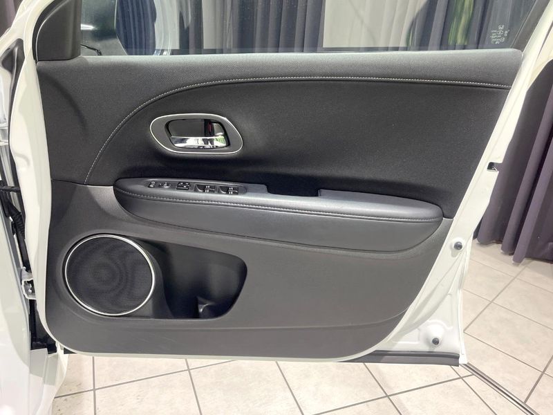 2016 Honda Vezel DAA-RU3 (UW-6aa8b931c1d16)[23]