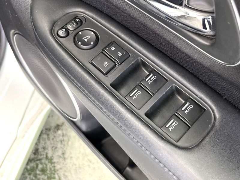 2018 Honda Vezel DAA-RU3 (UW-6aa8b9339a51d)[19]