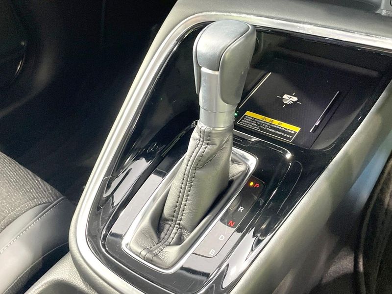2022 Honda Vezel 6AA-RV5 (UW-6aa8b93a47e25)[26]