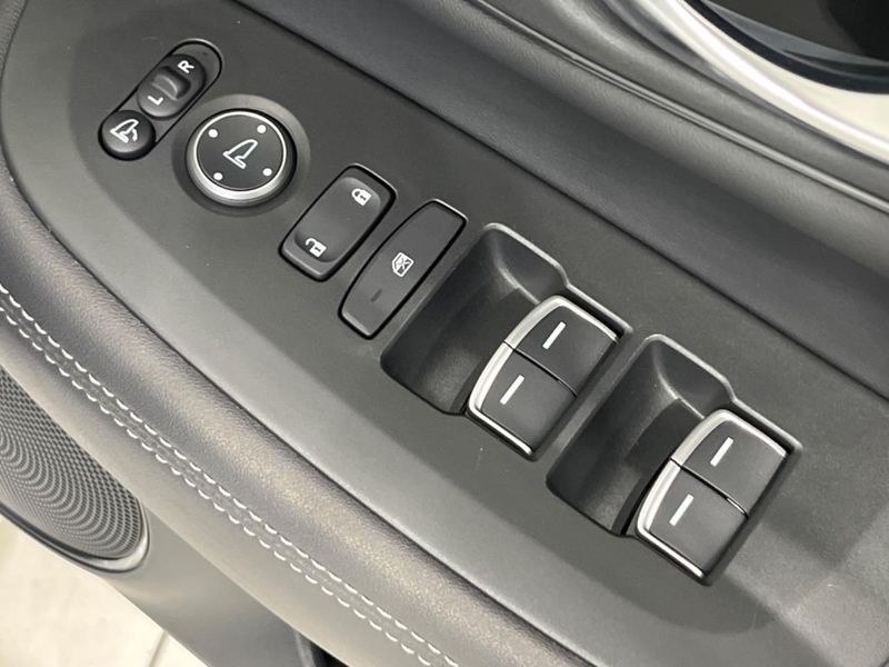 2023 Honda ZR-V 6AA-RZ4 (UW-6aa8b9476f04d)[28]