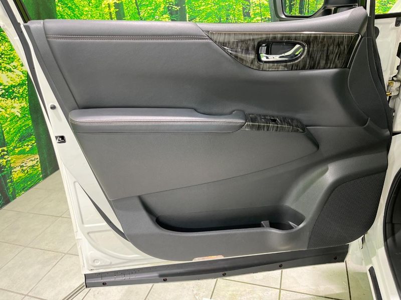 2016 Nissan Elgrand DBA-TE52 (UW-6aa8b96f59983)[27]