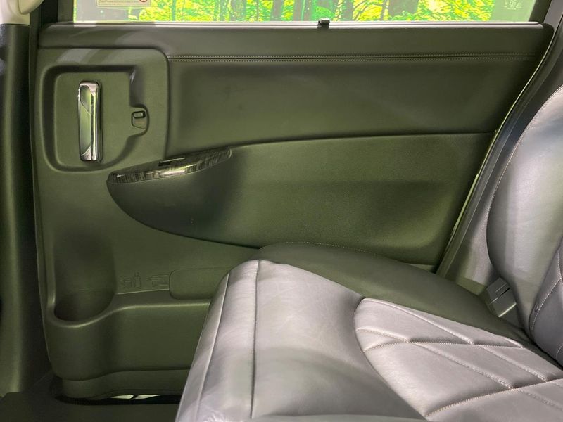 2016 Nissan Elgrand DBA-TE52 (UW-6aa8b96f59983)[11]